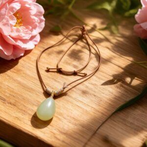 D273 Spring Brook Dew Pendant (Random Style)